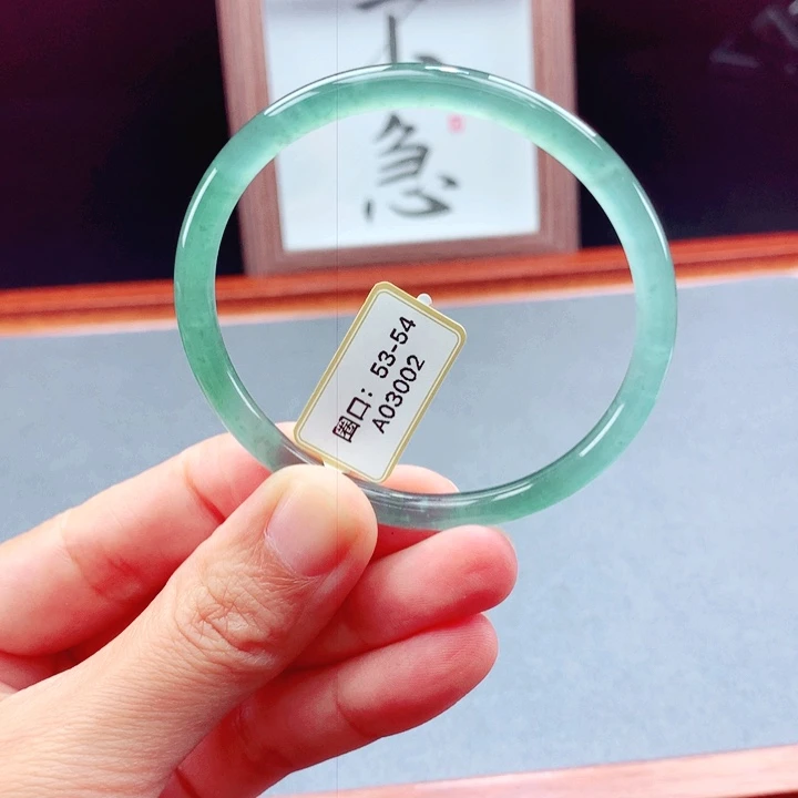 未镶嵌手镯翡翠圆镯