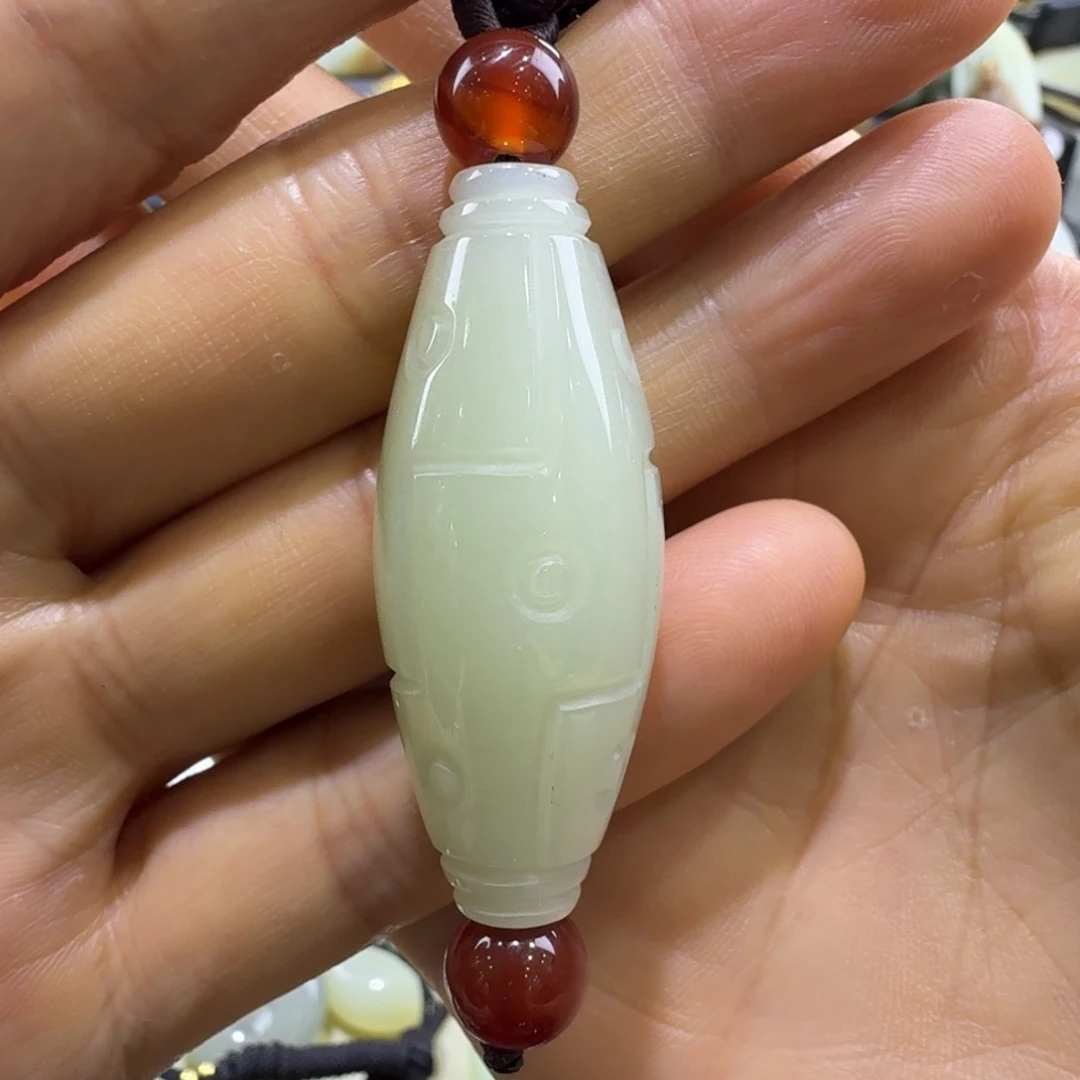 和田玉未镶嵌吊坠(赠链)天珠
