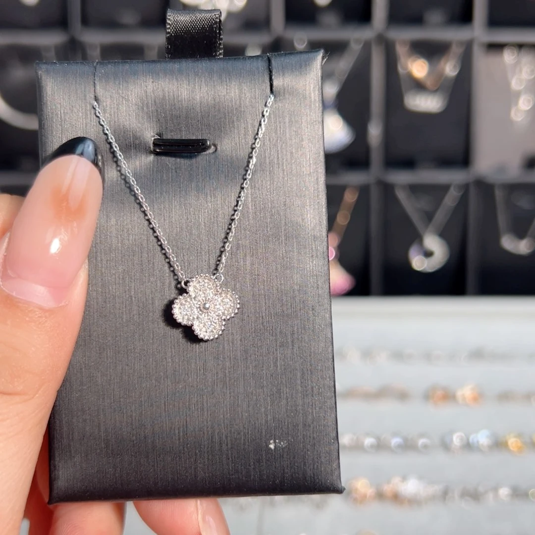 颈饰18K金镶嵌钻石四叶草项链