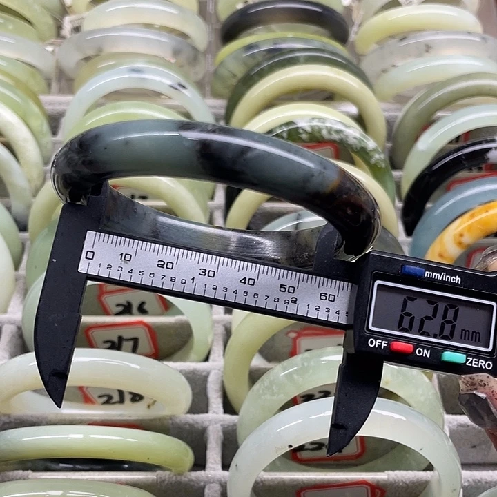 蛇纹石玉未镶嵌手镯239