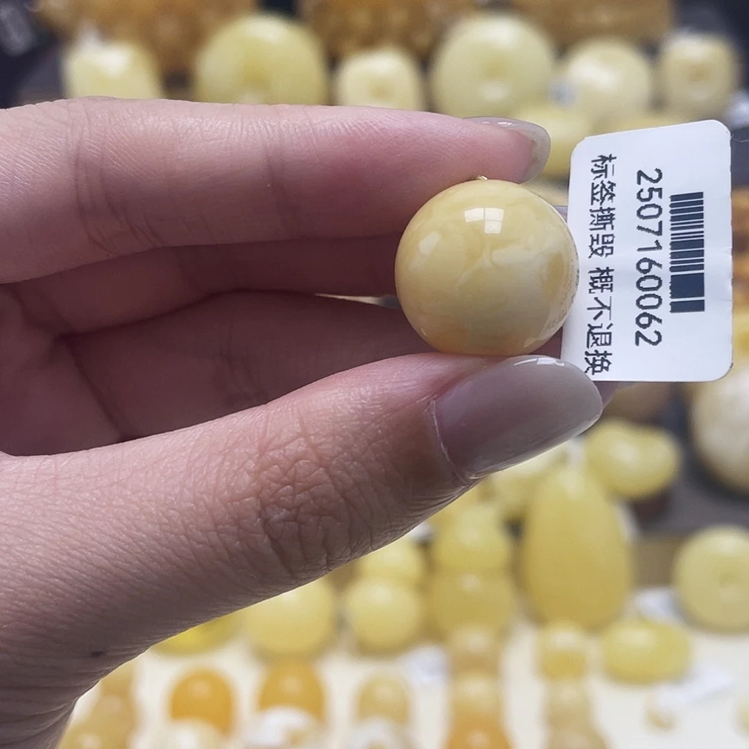 琥珀未镶嵌裸石16.7mm 瑕