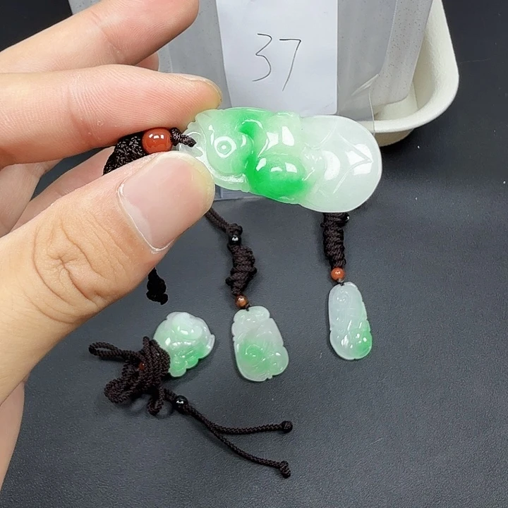 翡翠未镶嵌颈饰38