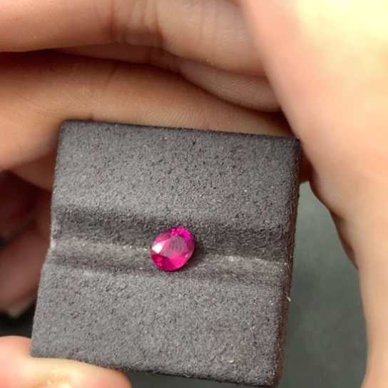 裸石尖晶石天然无烧红宝强荧光1.02ct