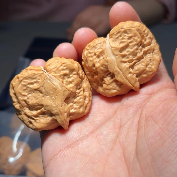 文玩核桃吊坠半壁7515