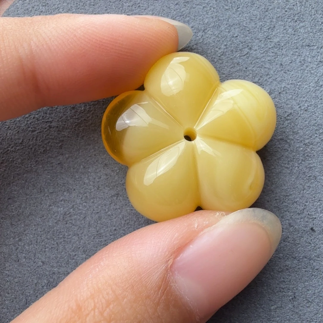 未镶嵌琥珀裸石5.3克