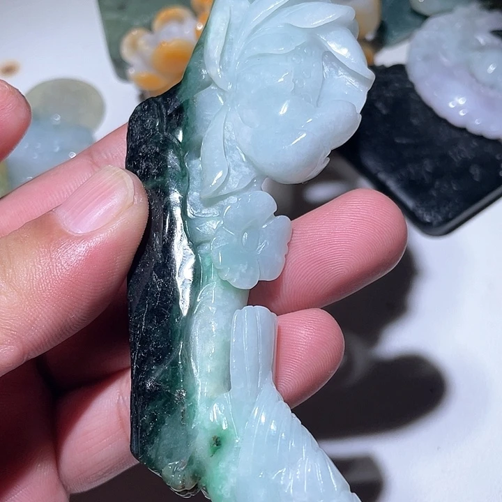 翡翠未镶嵌颈饰花鸟