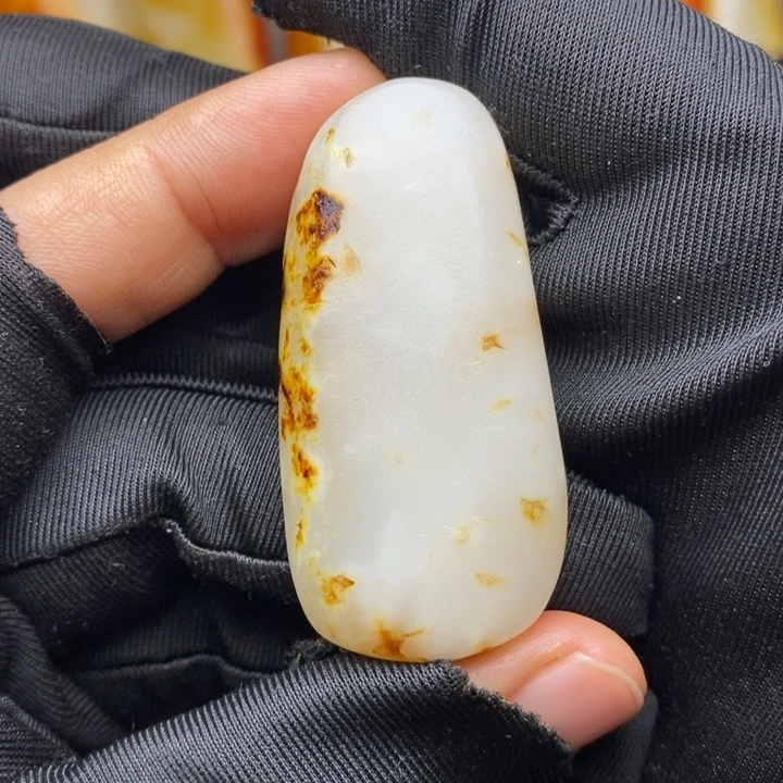 和田玉未镶嵌把件