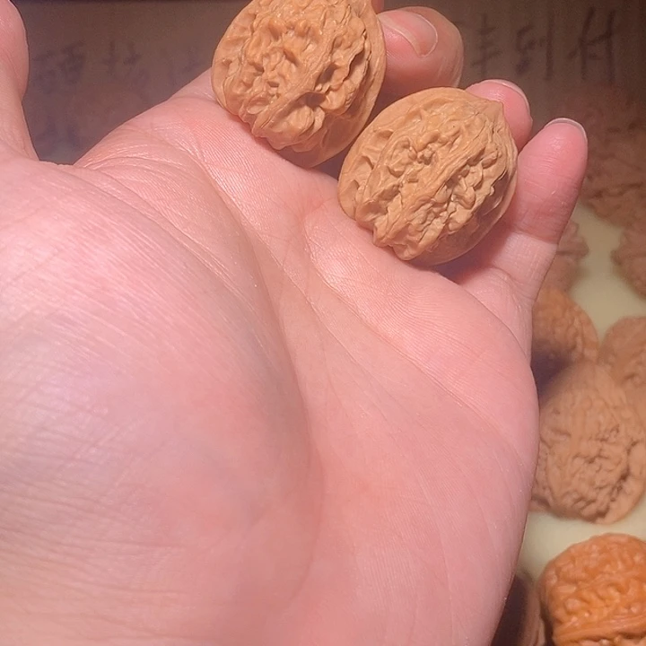 文玩核桃手把件原树大狗
