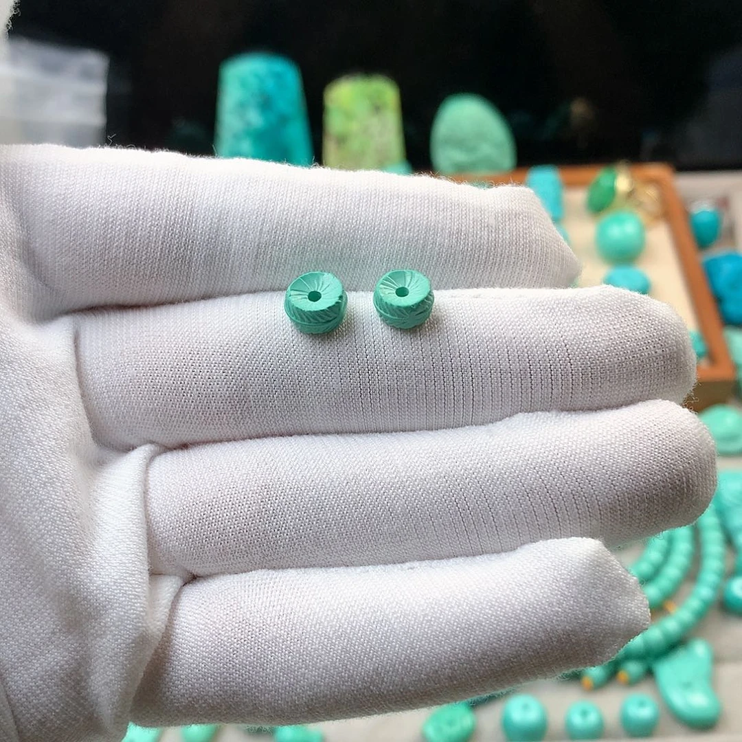 湖北原矿7.6mm羽毛扣一对