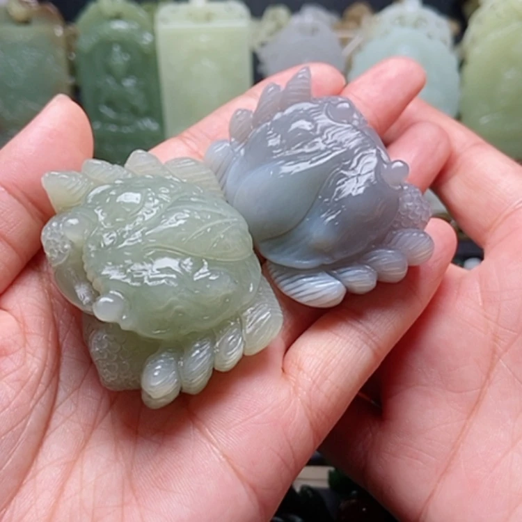 【闪购商品】和田玉未镶嵌颈饰一***?