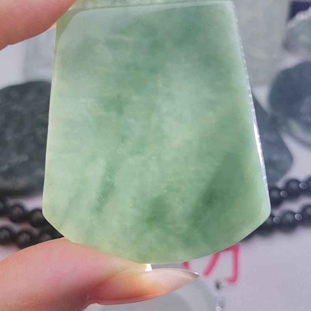 翡翠颈饰未镶嵌天然的A货翡翠多样性发货