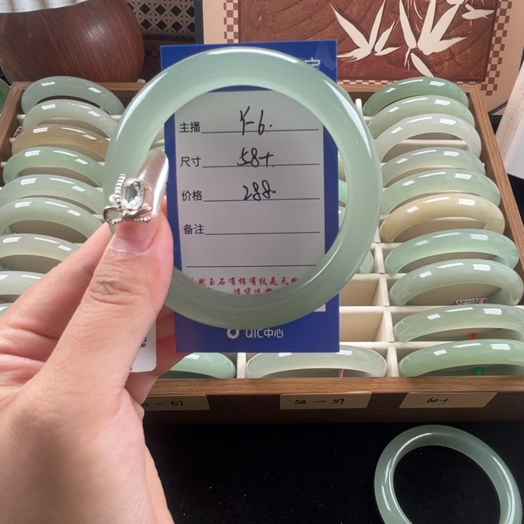 石英质玉未镶嵌手镯