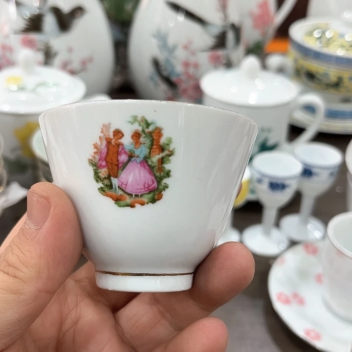 釉下五彩的瓷器和，