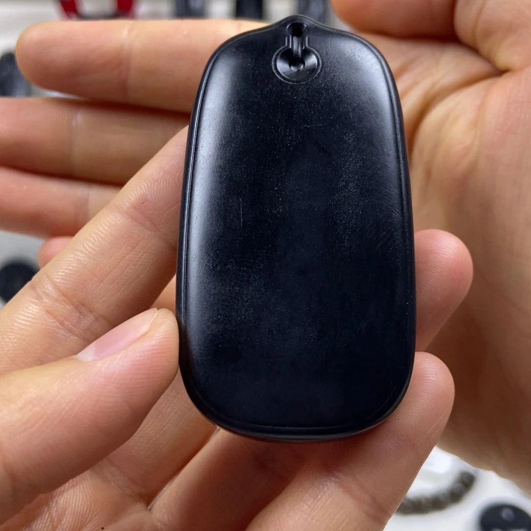 和田玉（墨玉）未镶嵌颈饰无事牌