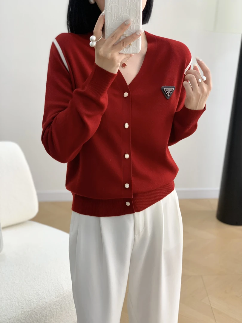 2025秋款V领开衫新款外套单排扣纯色女洋气长袖针织时尚气质J62