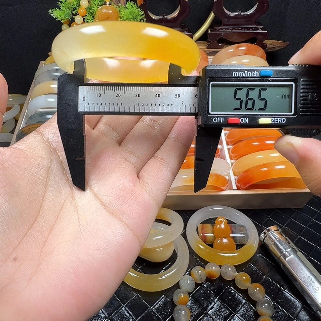 石英质玉（黄龙玉）未镶嵌手镯