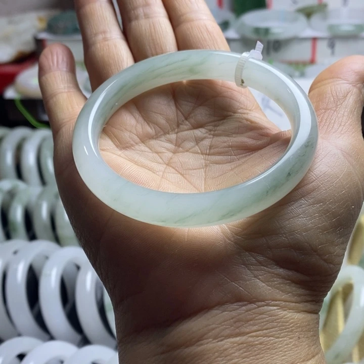 石英质玉（天山翠）未镶嵌手镯