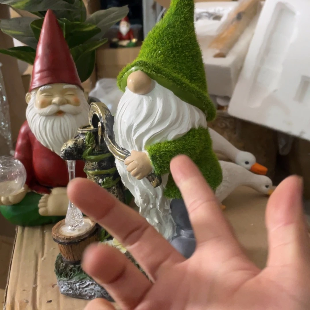 【闪购商品】树脂绿色植绒地精太阳能