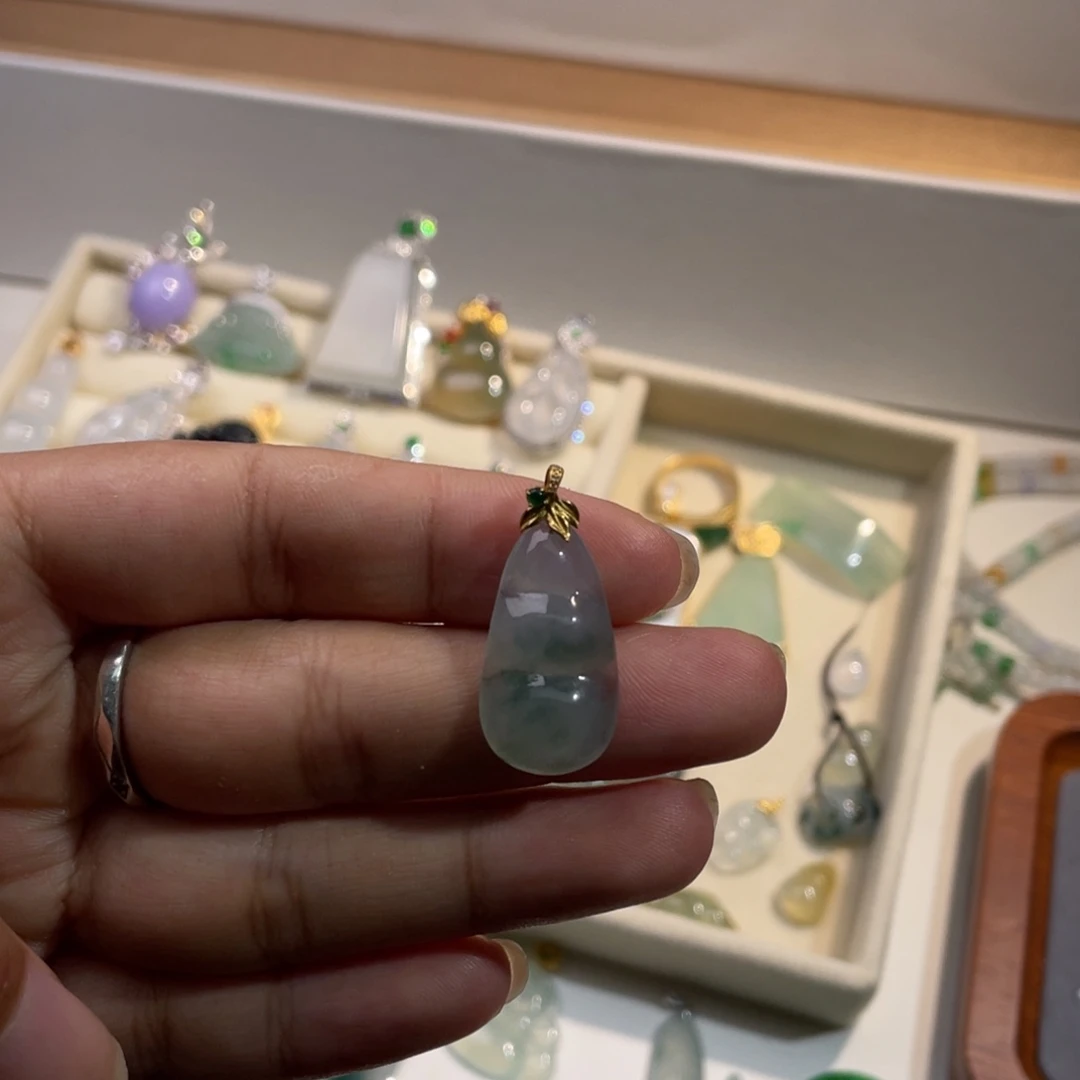 颈饰18K金镶嵌翡翠豆子09