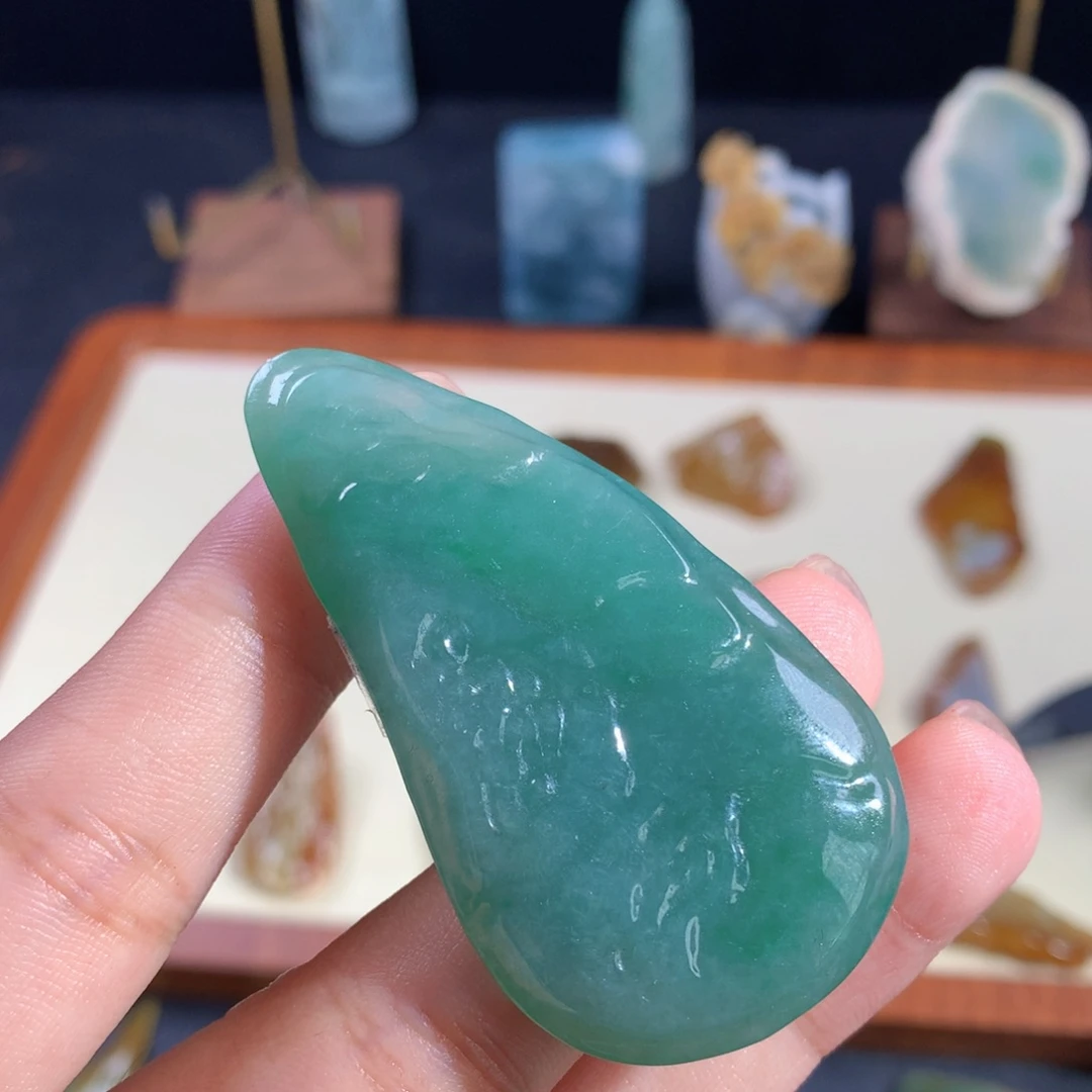 翡翠未镶嵌挂件天然