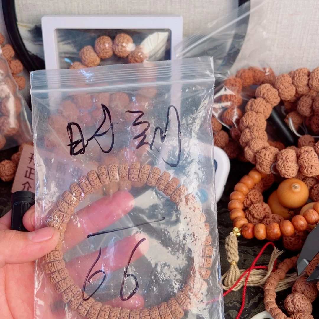 时***着吊坠金刚菩提啊啊啊啊啊啊啊啊啊