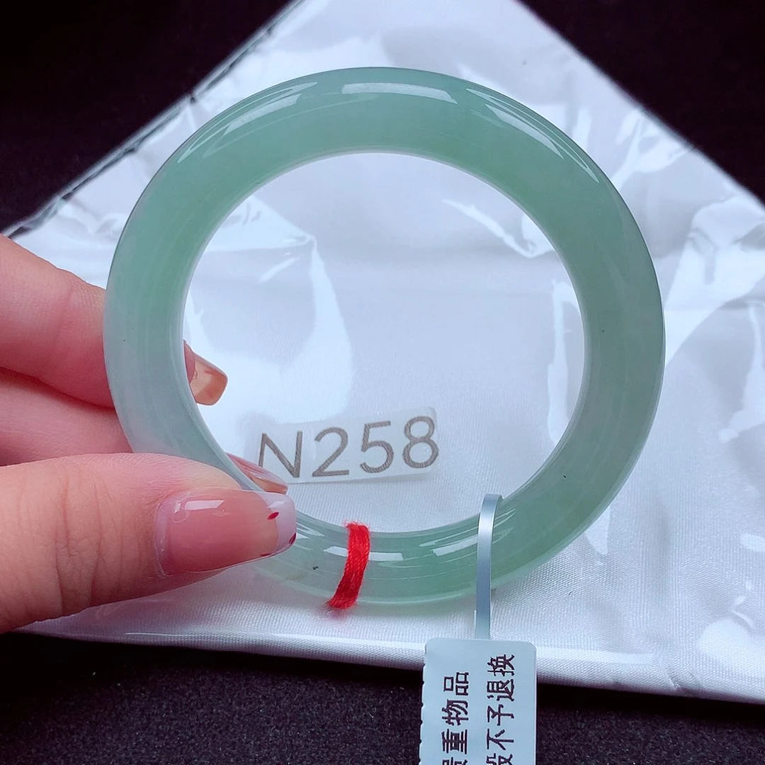 翡翠手镯未镶嵌天然缅甸