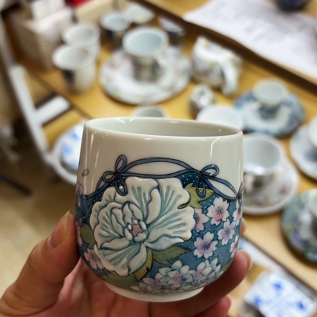 瓷藤木美里 手握杯