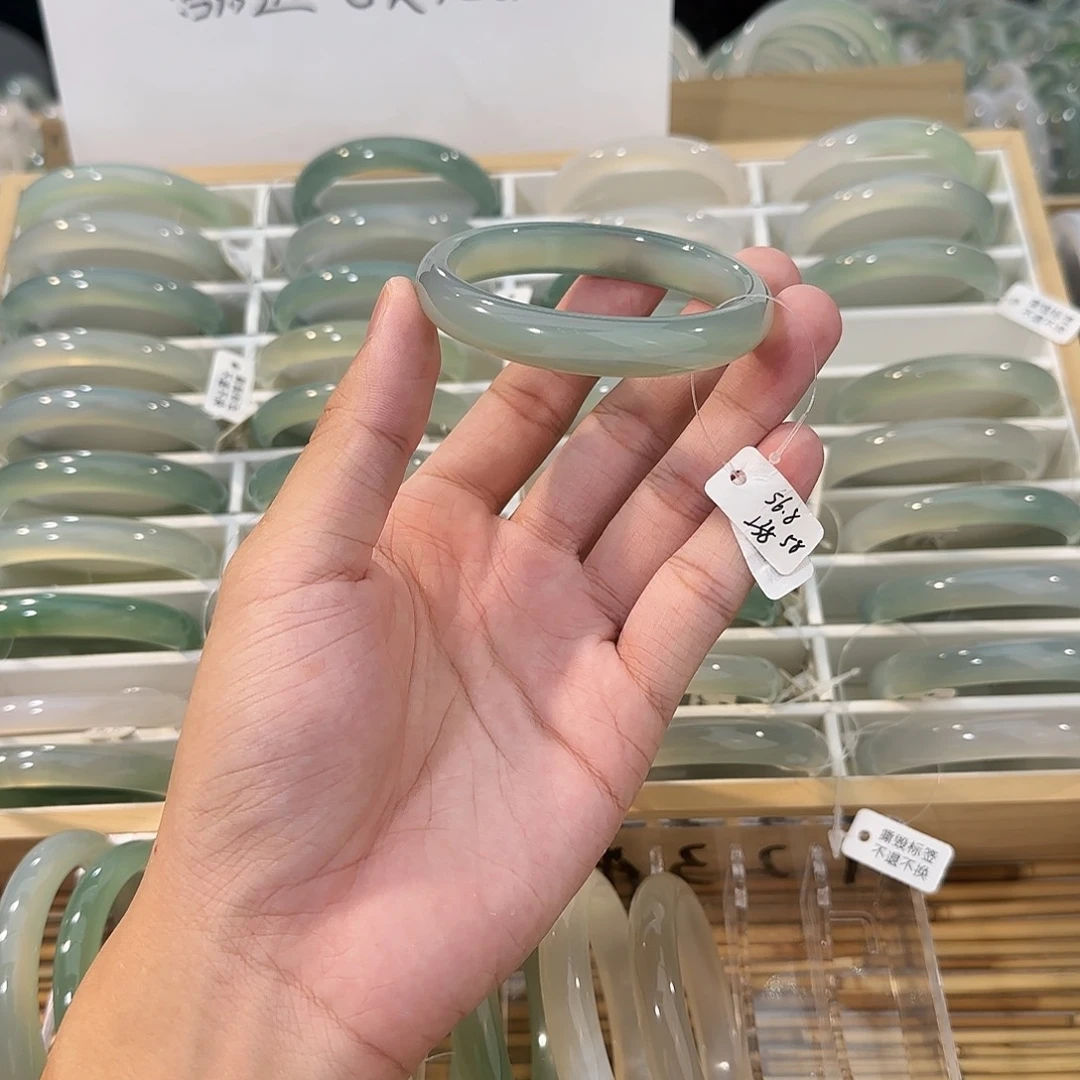 手镯玛瑙/玉髓未镶嵌没有售后圈口56.8
