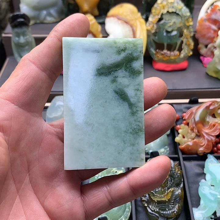 蛇纹石玉颈饰未镶嵌异**子