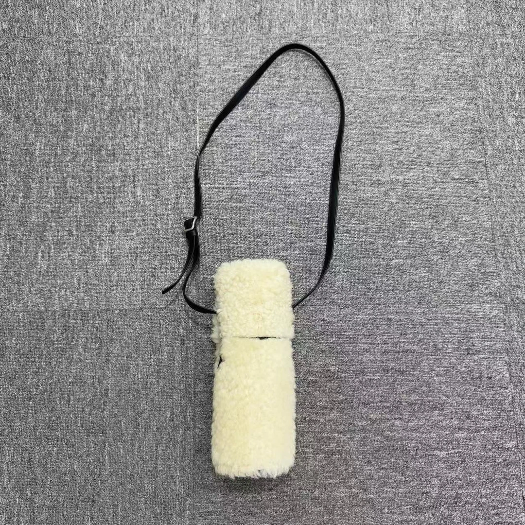 99新  Jil Sander 羊羔毛桶包/编码13105