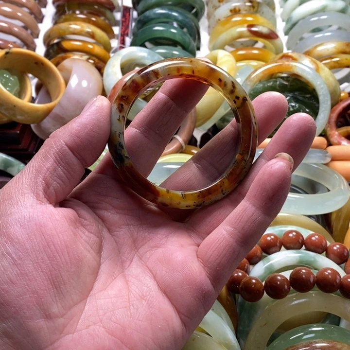 未镶嵌透闪石-蛇纹石玉手镯