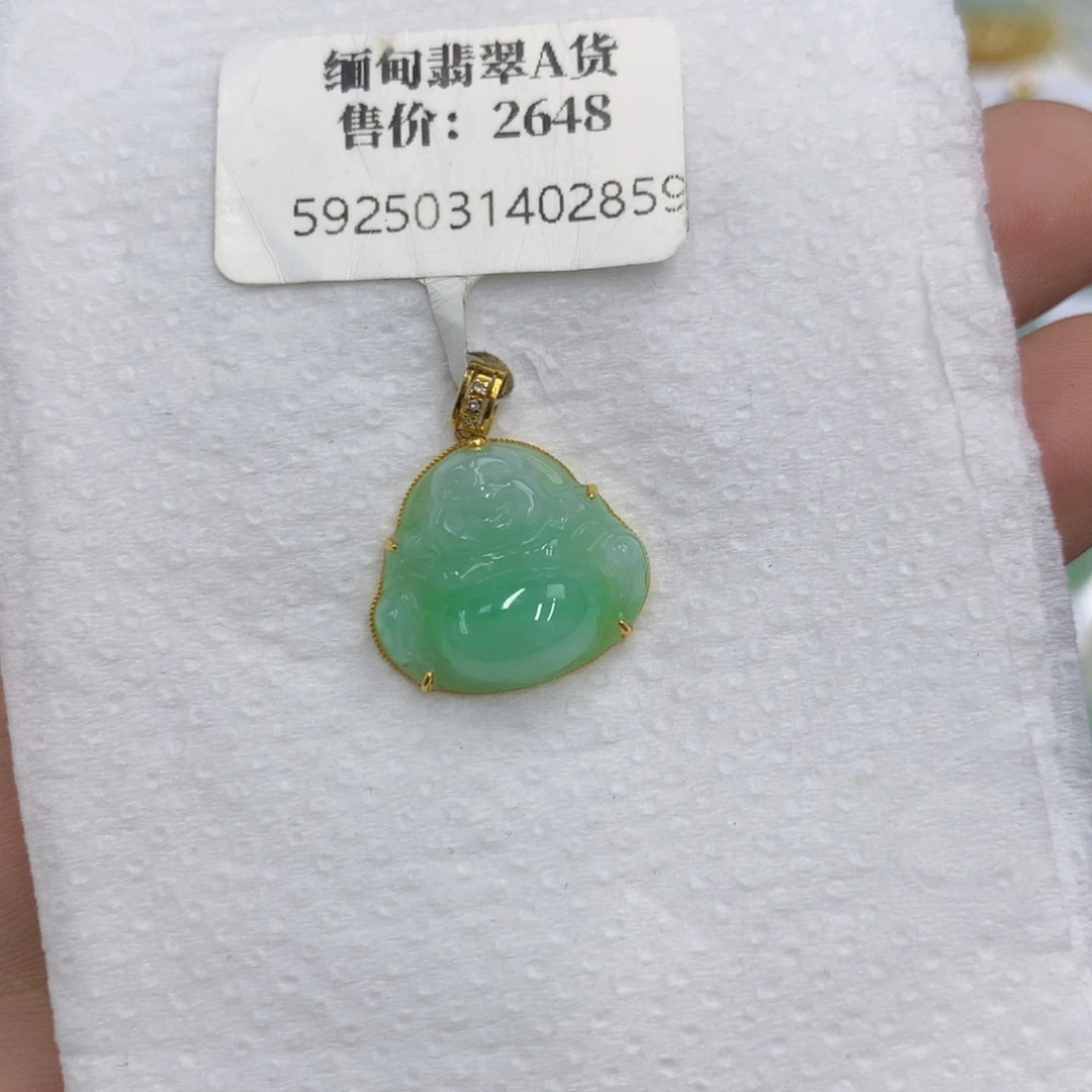 翡翠18K金镶嵌颈饰翡翠