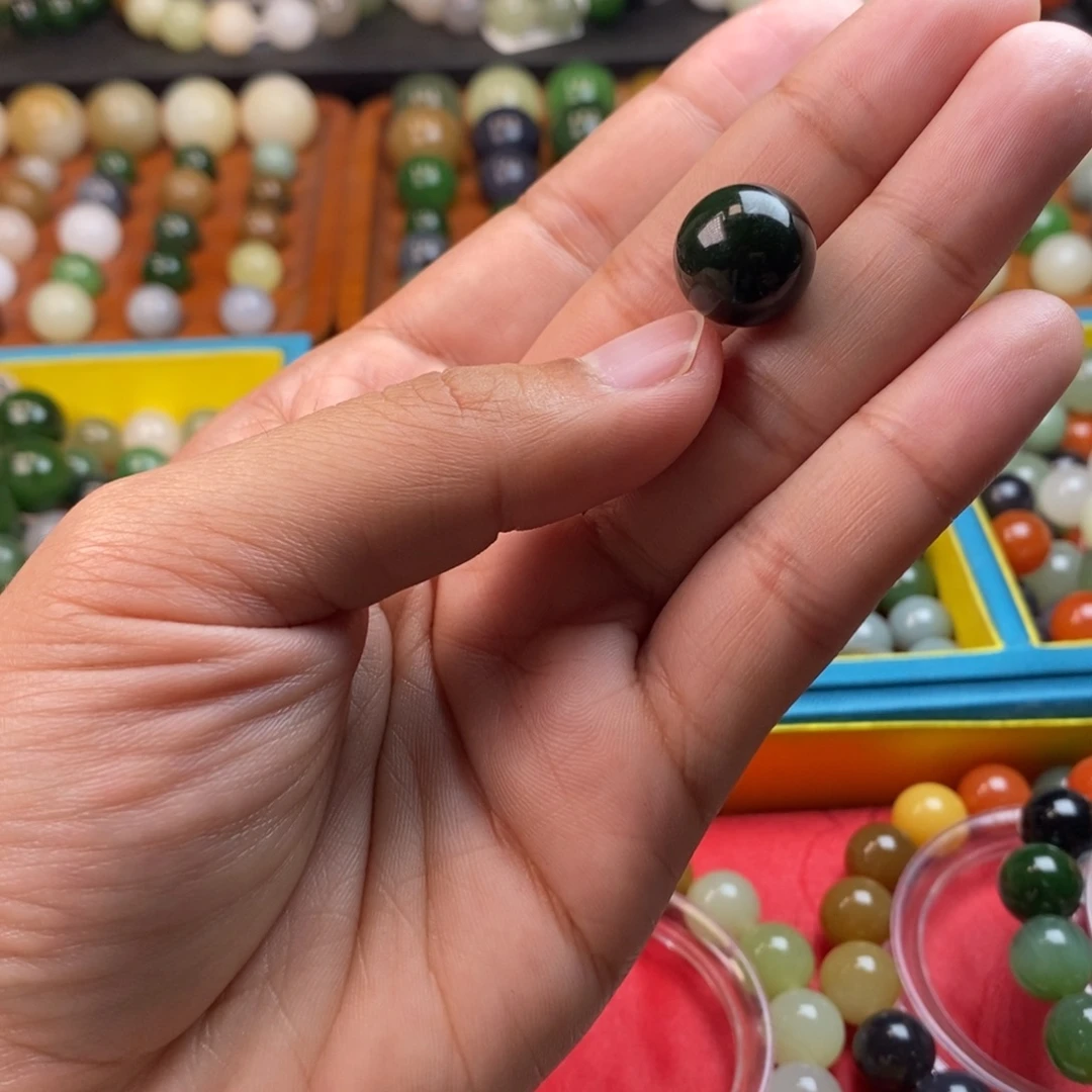 和田玉未镶嵌珠宝奇石卡14红皮菠菜绿y