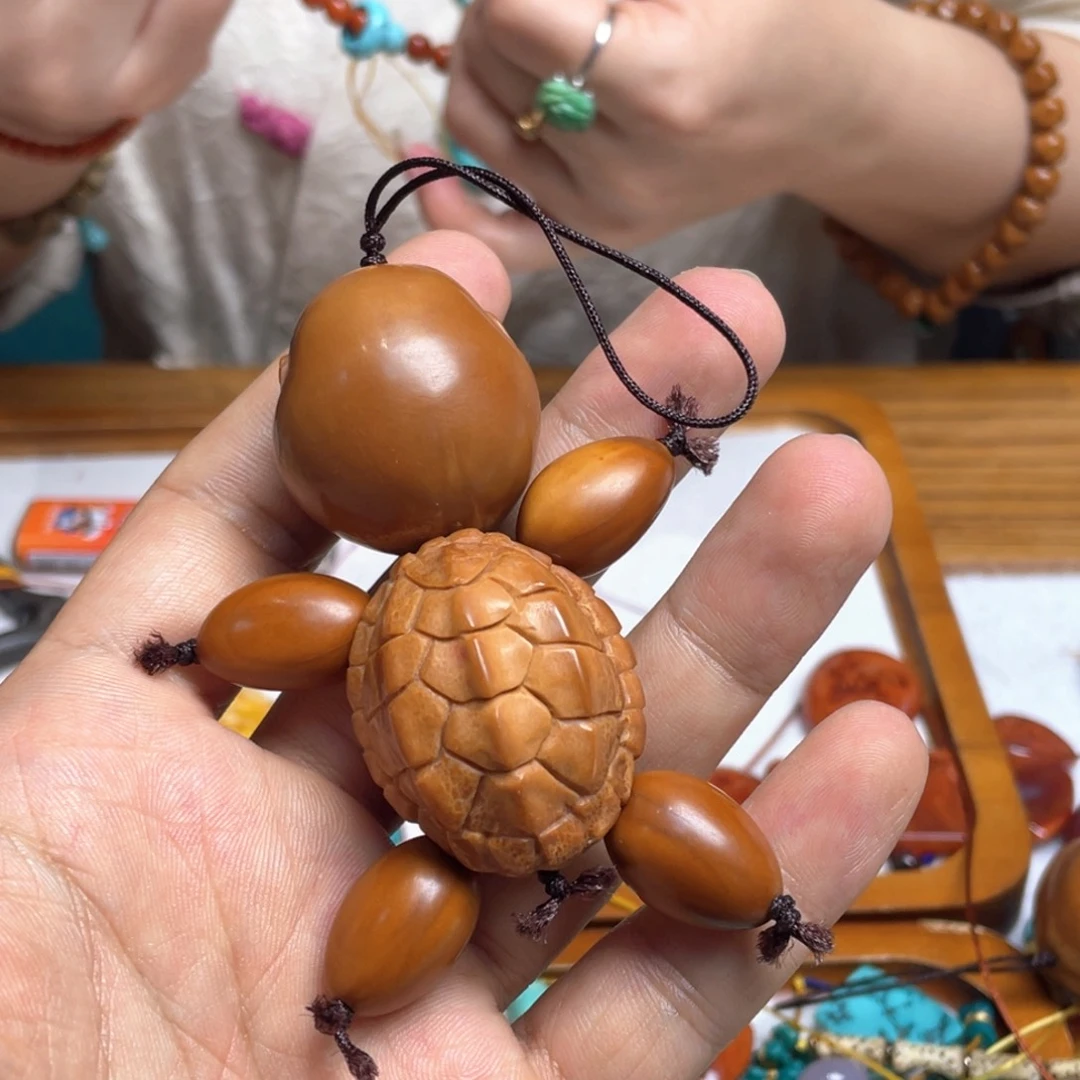 黑***了把件橄榄核包挂车挂