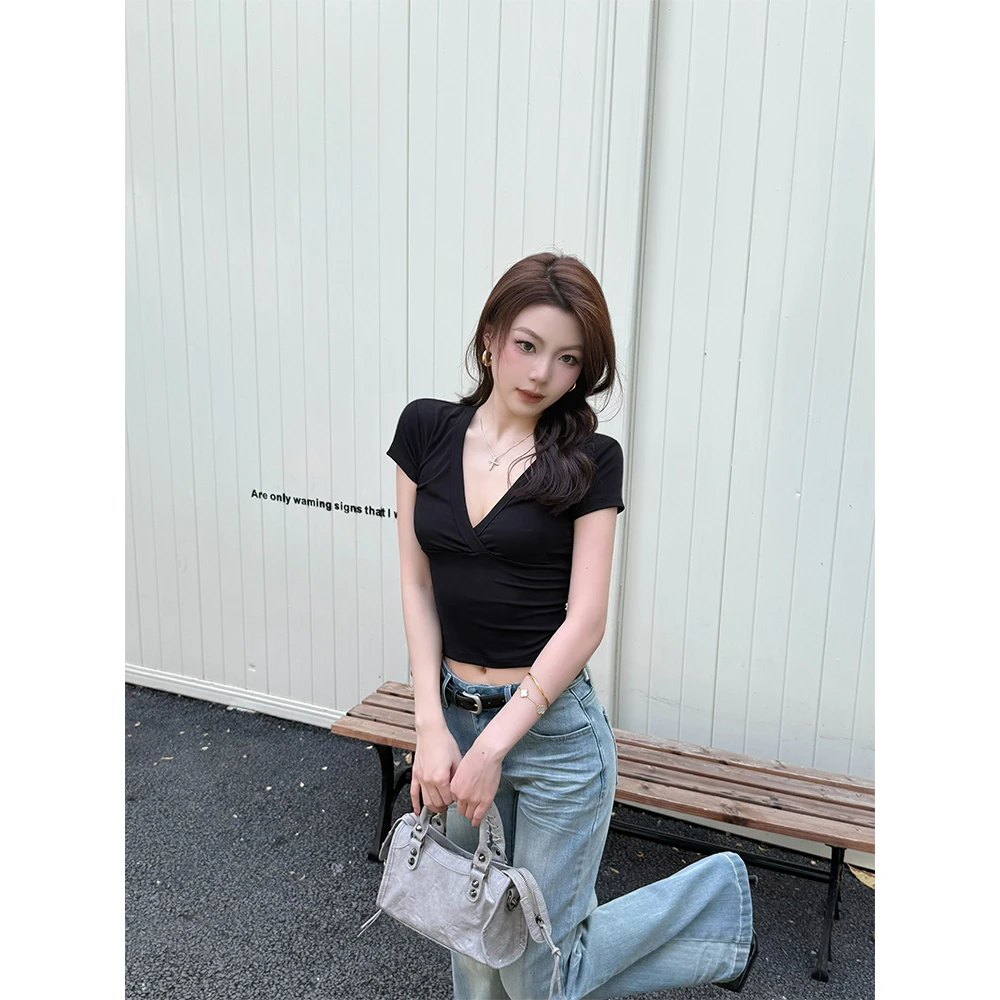CHEN•黑色辣妹V领短款上衣T恤2025夏季新款显瘦修身百搭上衣女w