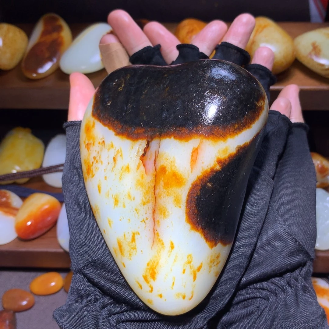 用***哥和田玉未镶嵌颈饰