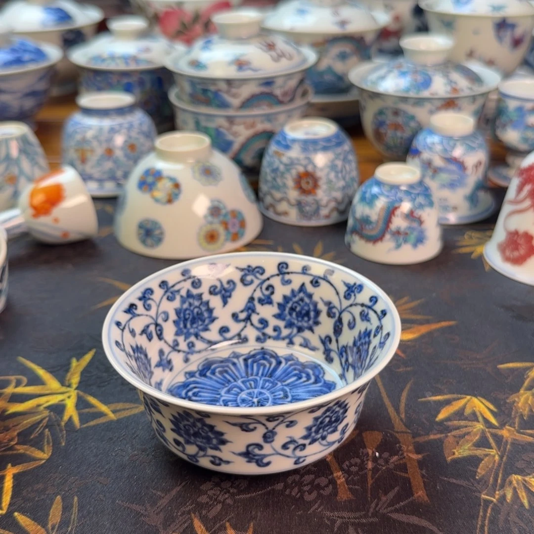 缠枝莲宝相花马蹄主人杯