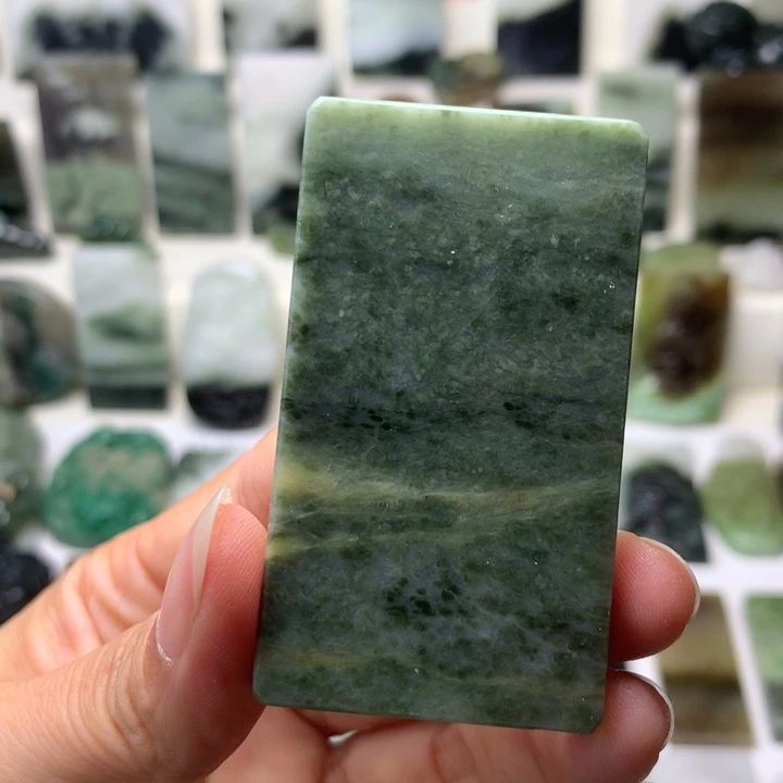 独山玉未镶嵌颈饰