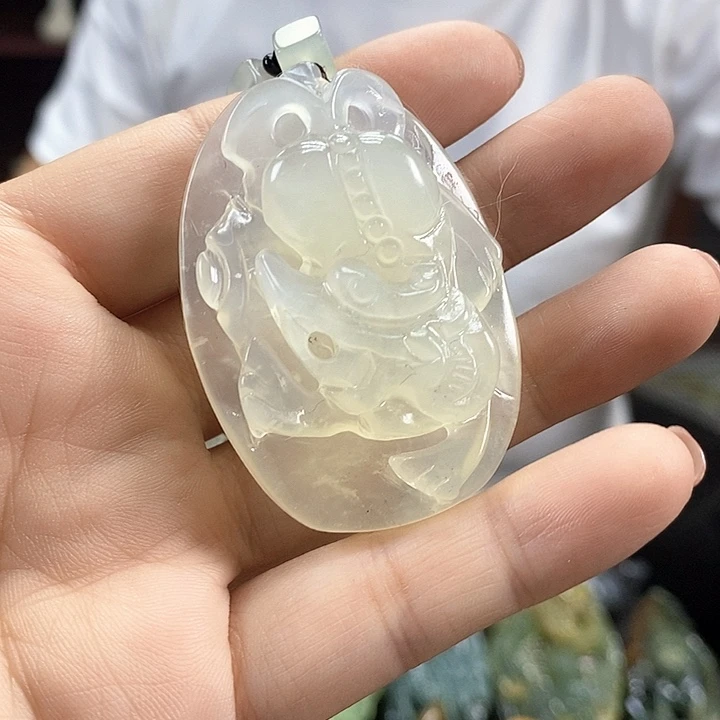 蛇纹石玉未镶嵌颈饰