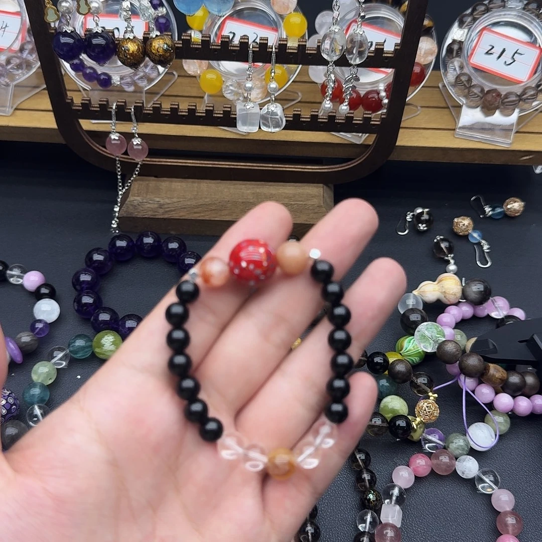 水晶手链未镶嵌美女
