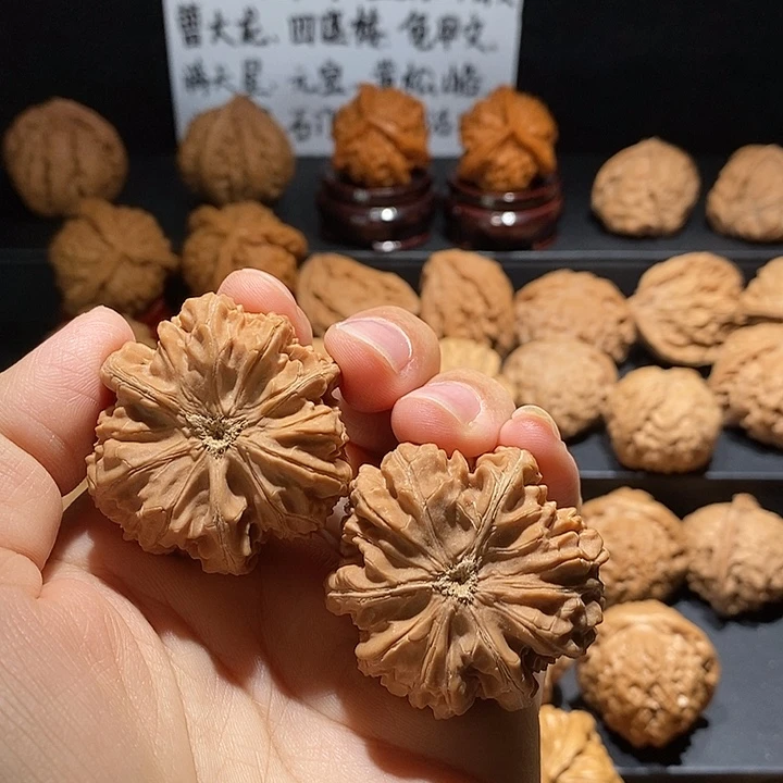 文玩核桃吊坠段三棱