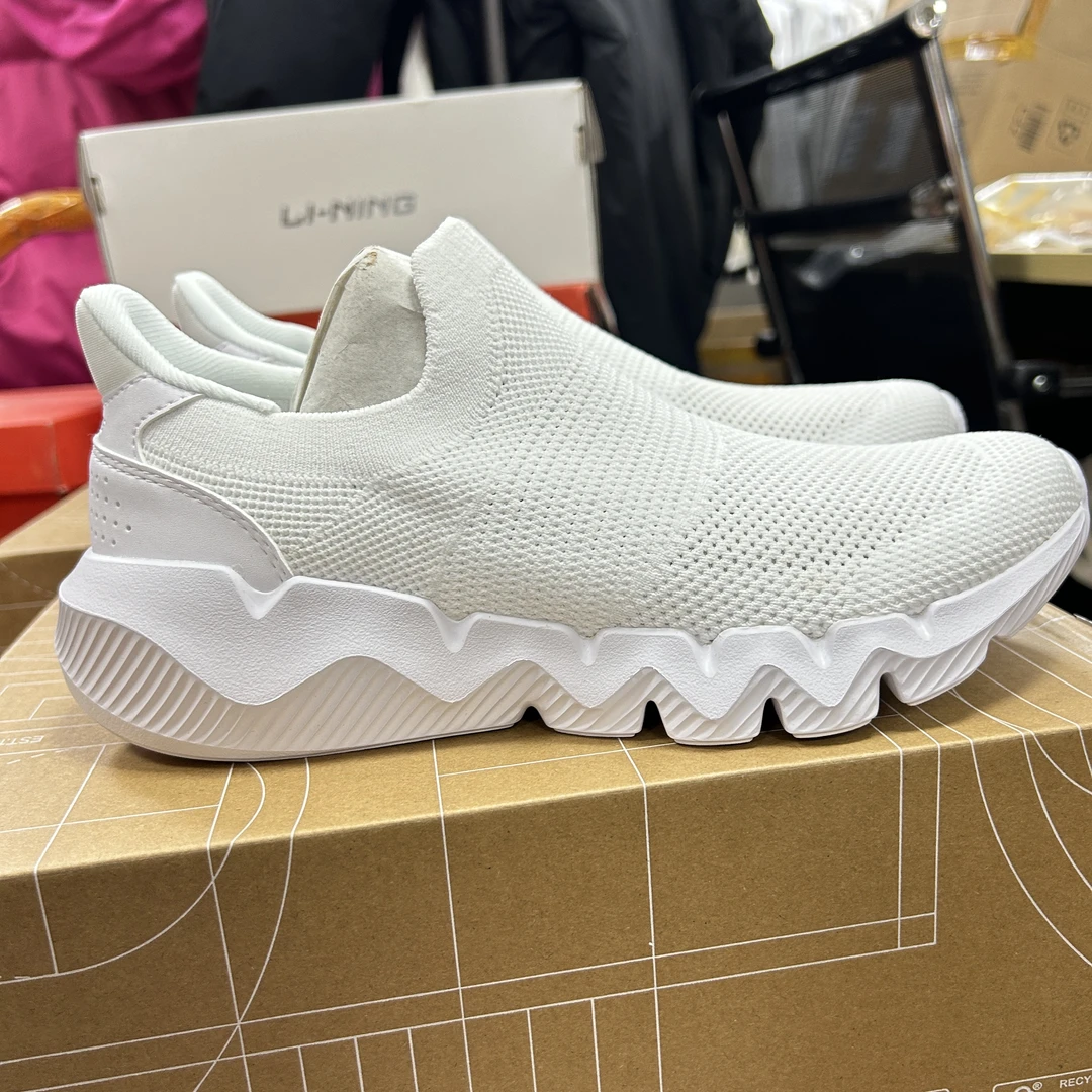 《B品以直播展示为准》鞋面发黄（X1431）李宁女运动鞋AGCU258-2