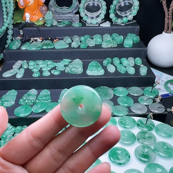 石英质玉未镶嵌颈饰