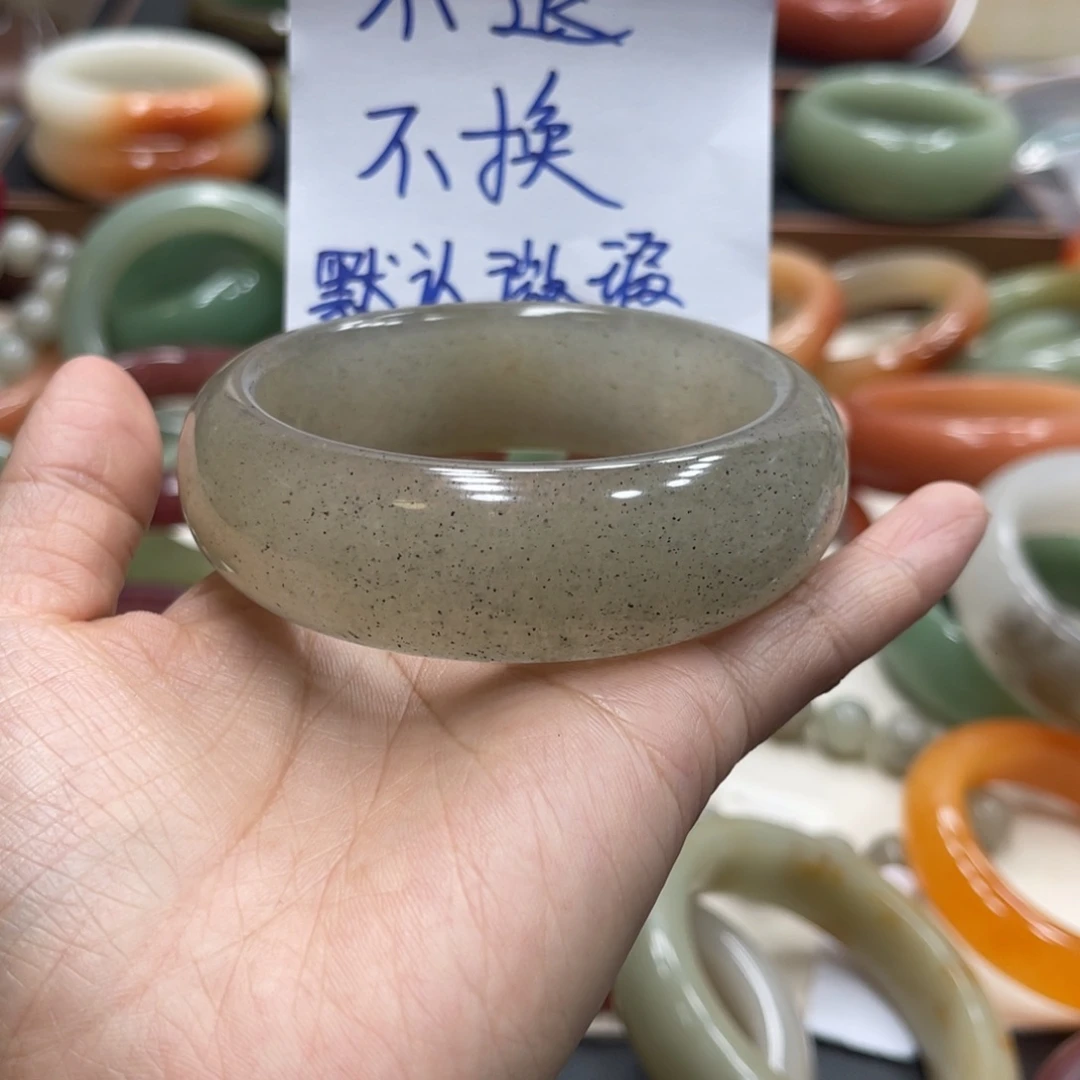 Y***。石英岩玉未镶嵌珠宝奇石