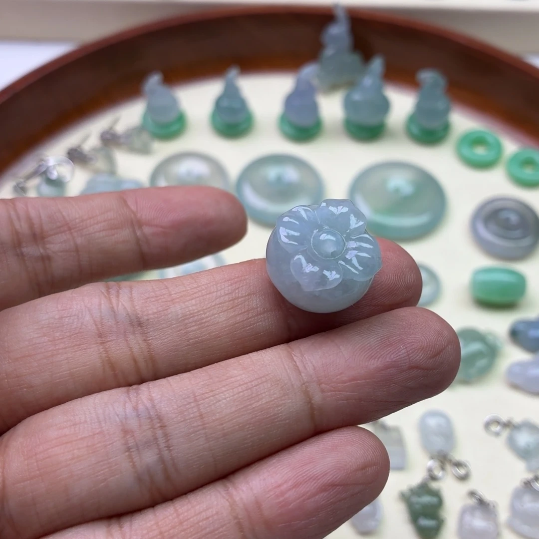 翡翠未镶嵌颈饰人****！柿子