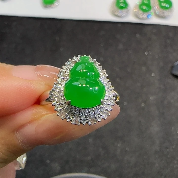 翡翠戒指18K金镶嵌葫芦