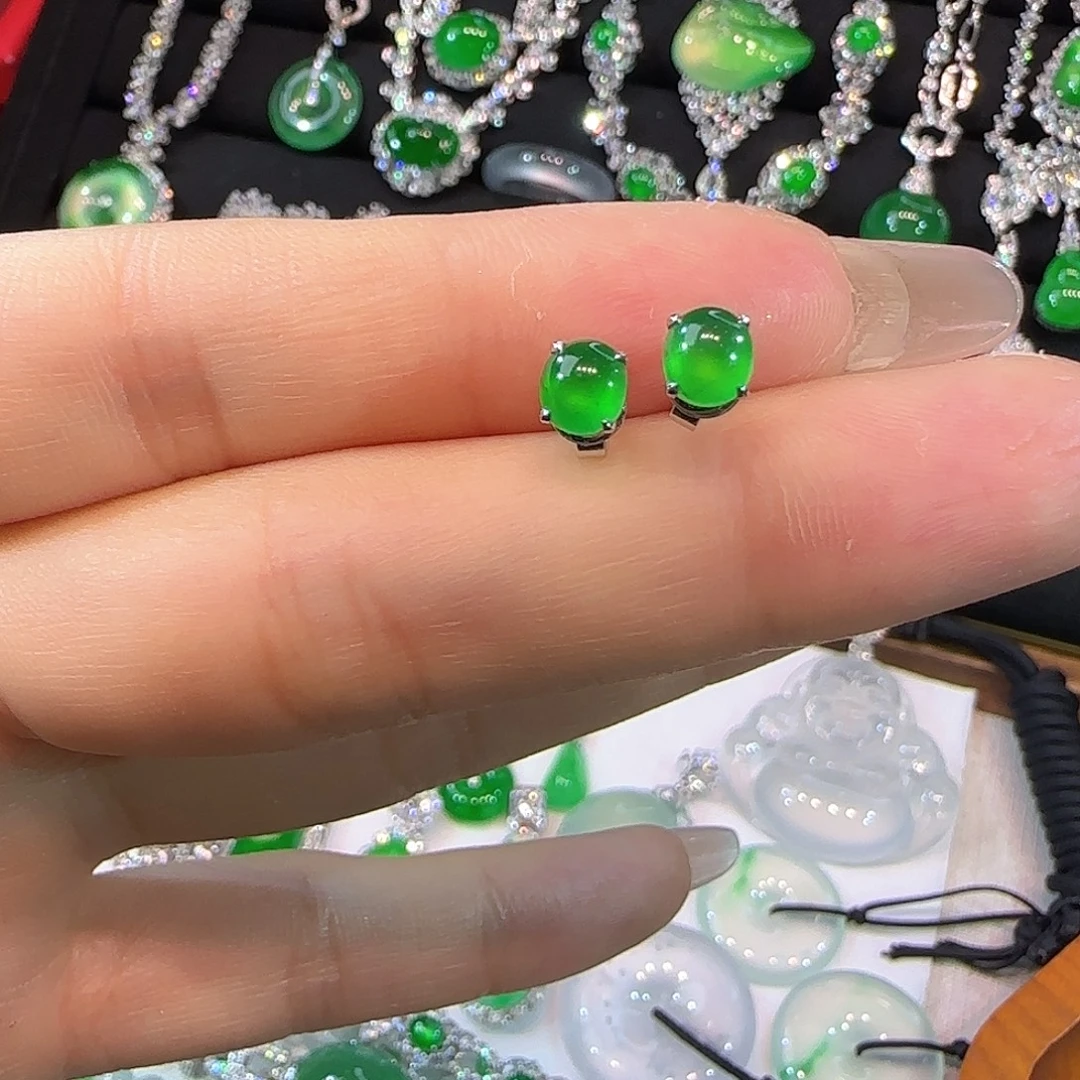 翡翠18K金镶嵌戒指