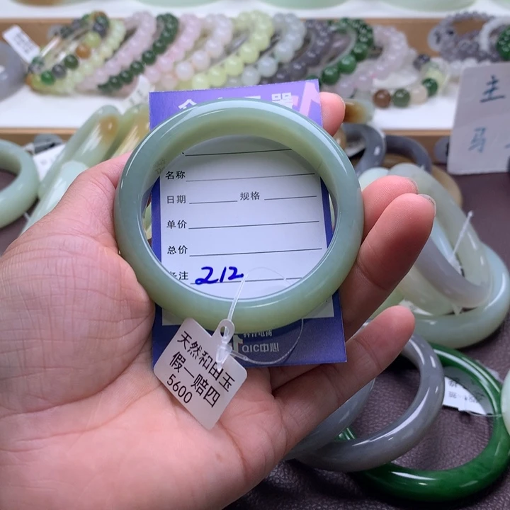 和田玉未镶嵌手镯