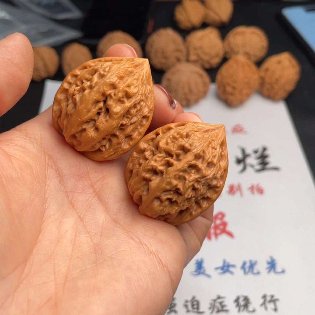 文玩核桃吊坠870。33大沽石