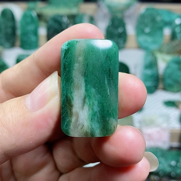 未镶嵌独山玉颈饰